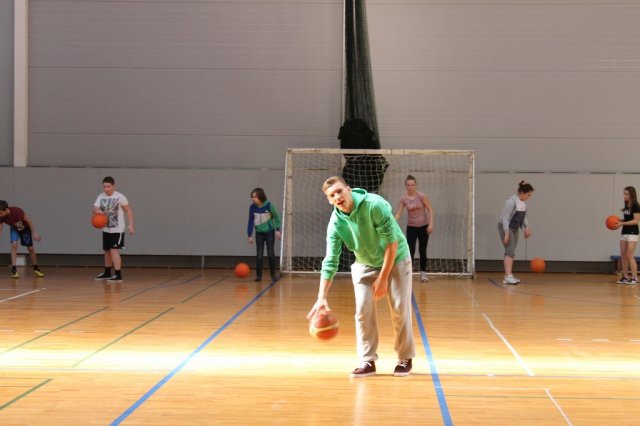 BK Valmiera basketbolisti viesojas skolā